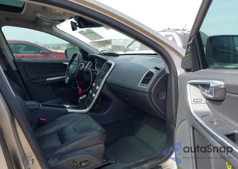 2016 Volvo Xc60 T5 Drive-E Premier z USA, uszkodzony, nr VIN YV440MDK7G2870733